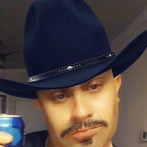 Meet your Posher, Mauricio c.